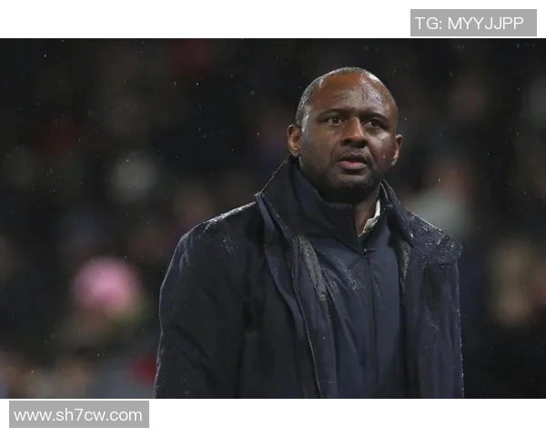 哈维西蒙斯的崛起之路：从青训新星到足球场上的闪耀明星