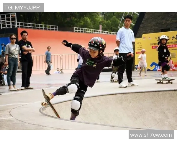 重庆极限运动队在世界滑板锦标赛中以73分领先其他队伍展现强大实力